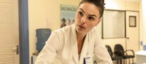 Depois de enriquecer, Betina muda seu visual e seu comportamento. (Reprodu&ccedil;&atilde;o/TV Globo)