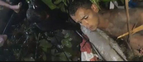 Homem foi retirado com vida dos escombros. (Reprodu&ccedil;&atilde;o/v&iacute;deo G1)