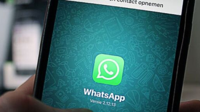 WhatsApp: disponibile la dark mode per Android e iOS.