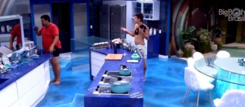 Babu e Prior discutem ap&oacute;s festa. ( Reprodu&ccedil;&atilde;o/TV Globo )