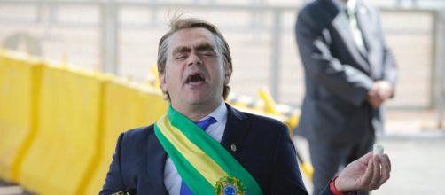 Carioca faz par&oacute;dia de Jair Bolsonaro no Pal&aacute;cio da Alvorada. (Arquivo Blasting News)