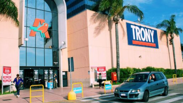 I due giovani sono stati fermati nei parcheggi del centro commerciale a due passi dallo stagno di Santa Gilla.
