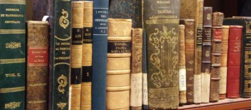 File:Libros de la coleccion.jpg - Wikimedia Commons - wikimedia.org