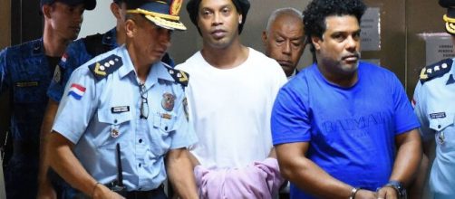 Ronaldinho Ga&uacute;cho foi preso no Paraguai por falsifica&ccedil;&atilde;o de documentos. (Arquivo Blasting News)