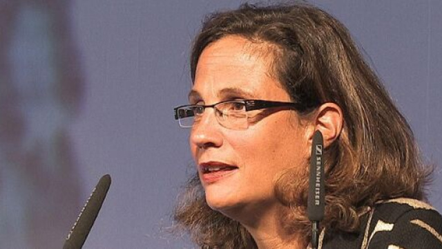 Ilaria Capua espone nuovamente le sue preoccupazioni sul coronavirus in un programma televisivo.