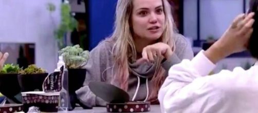 Marcela critica a amiga Gizelly em conversa com Flay e Manu. ( Arquivo Blasting News )