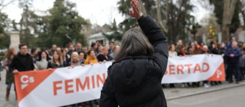 Pol&eacute;micas pol&iacute;ticas durante la marcha del 8M: PSOE-Podemos por separado, Cs increpados...
