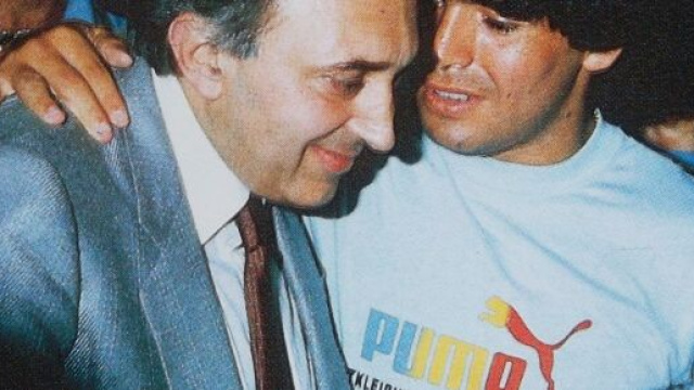 Nella foto Ferlaino e Maradona.