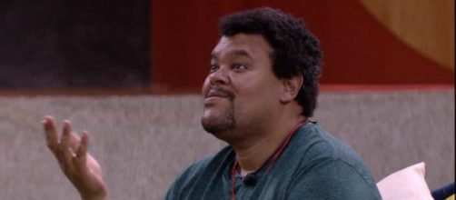 Babu ficar&aacute; na casa ao menos at&eacute; o pr&oacute;ximo pared&atilde;o do "BBB20". (Reprodu&ccedil;&atilde;o/TV Globo)