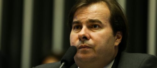 Maia rebate Bolsonaro e diz que governo j&aacute; pode decidir sobre gastos para enfrentar a crise provocada pelo coronav&iacute;rus. (Arquivo Blasting News)