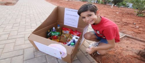 Menino cria 'caixa solid&aacute;ria' para ajudar moradores em situa&ccedil;&atilde;o de rua. (Arquivo Pessoal)