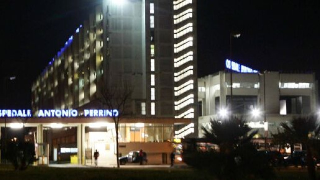 Brindisi, paziente sospetto Covid-19 muore in ambulanza: sgomberato il reparto di Pneumologia del Perrino.