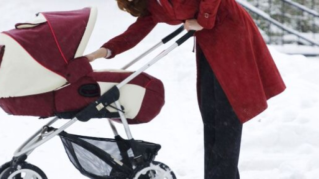&Egrave; consentito, secondo una circolare del 31 marzo fare una passeggiata con il proprio bimbo anche in tempo di coronavirus.