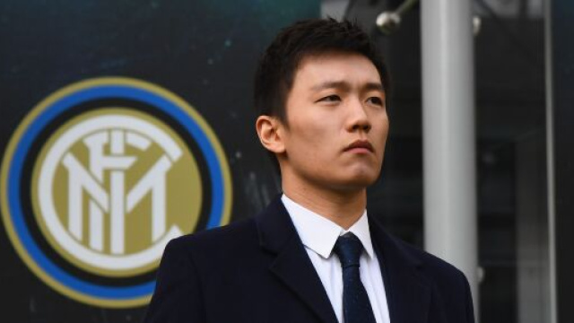 Inter, trattative interne per arrivare a un taglio di stipendi di calciatori e staff tecnico.