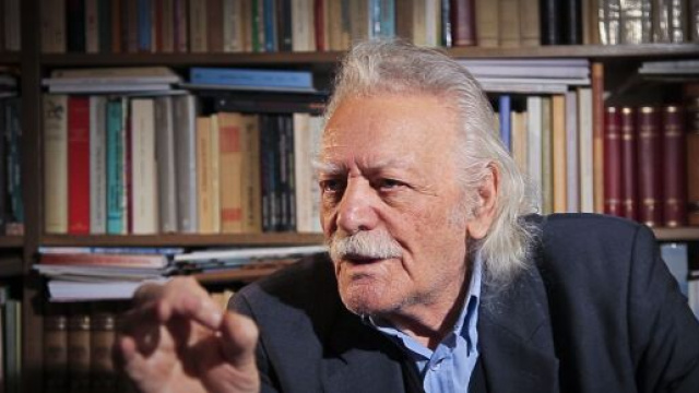 Manolis Glezos si &egrave; spento a 97 anni.