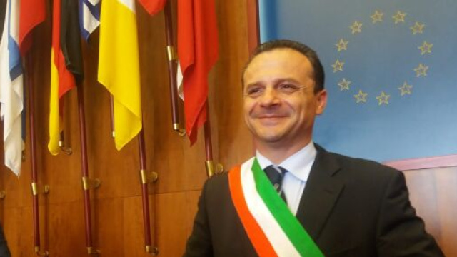 Messina: il sindaco Cateno De Luca vuole dare aiuti economici.