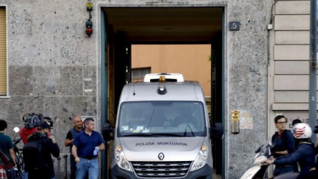 Milano, madre e figlia gi&ugrave; dall'ottavo piano: morta la donna ... - mediaset.it