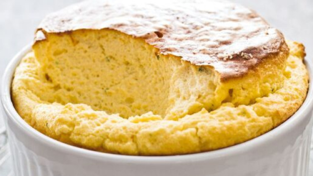 Morbido souffl&eacute; alla vaniglia, un dolce francese.