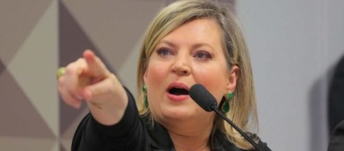 'Estou disposta a fumar cachimbo da paz com o presidente', diz Joice Hasselmann. (Arquivo Blasting News)