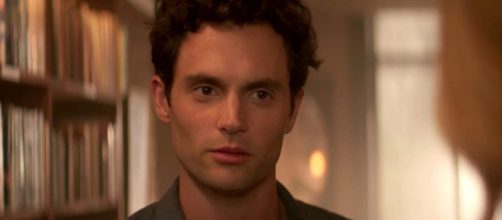 Penn Badgley &eacute; do signo Escorpi&atilde;o. (Reprodu&ccedil;&atilde;o/Netflix)