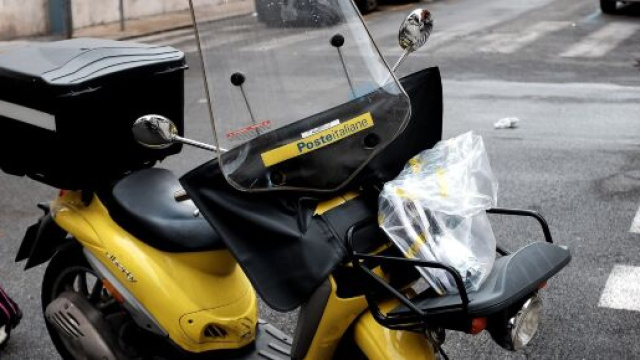 Poste italiane ricerca portalettere a tempo determinato.