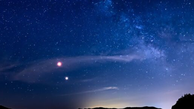 Previsioni zodiacali dell'11 aprile: cambiamenti per Sagittario e riflessioni per Acquario.