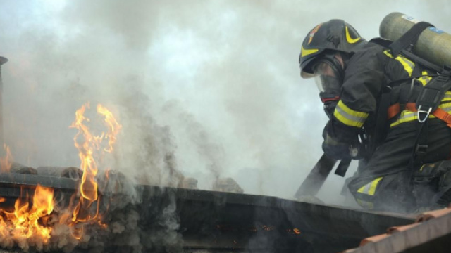 Calabria, incendio divampa in un'abitazione: muore un ex professore.