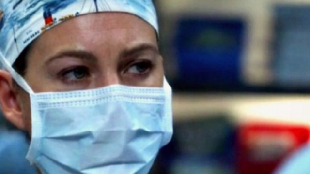 Krista Vernoff conferma di aver valutato l'ipotesi di inserire la pandemia nella trama di Grey's Anatomy 17.