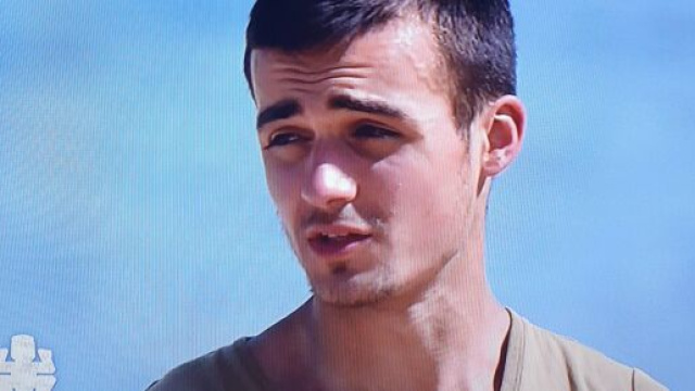 Sam est le pro du tir &agrave; l'arc et &eacute;limine sept joueurs