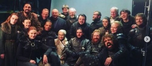 A atriz Emilia Clarke tem 33 anos na atualidade. (Reprodu&ccedil;&atilde;o/Instagram)