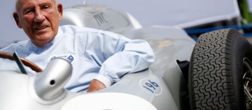 Um dos maiores da F&oacute;rmula 1, Stirling Moss faleceu neste domingo (12). (Divulga&ccedil;&atilde;o/Twitter Oficial Mercedes F1)
