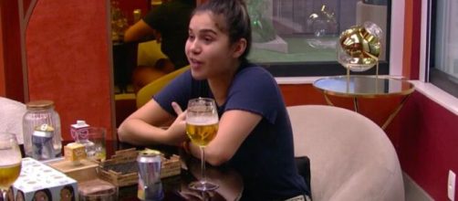 Gizelly conversa com Ivy no quarto do l&iacute;der. (Reprodu&ccedil;&atilde;o/TV Globo)