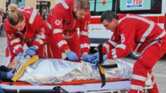 Calabria, cade dal balcone e muore. (foto di repertorio)