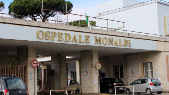 All'ospedale Monaldi di Napoli scoppia il focolaio, contagiato il primario, 4 infermieri e un addetto alle pulizie.
