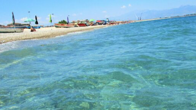 Le acque del Mar Ionio sono generalmente limpide, poich&eacute; lo scarso inurbamento non ha causato forti problemi di inquinamento.