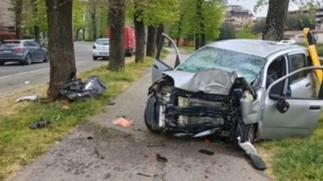 Prato, Simone Cantaridi morto in un incidente d'auto: 21 anni fa stermin&ograve; la famiglia.