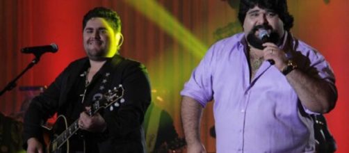 C&eacute;sar Menotti e Fabiano Far&atilde;o live nesta quinta-feira (16). (Arquivo Blasting News)