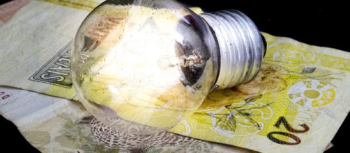 Conta de luz pesa no bolso de muitos brasileiros (Arquivo Blasting News)