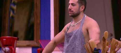 Kaysar &eacute; um dos participantes estrangeiros que passaram pelo do "BBB". (Reprodu&ccedil;&atilde;o/TV Globo)