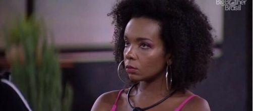 Thelma foi alvo de cr&iacute;ticas e chamada de "mucama" por l&iacute;der da Mangueira. (Reprodu&ccedil;&atilde;o/ TV Globo).
