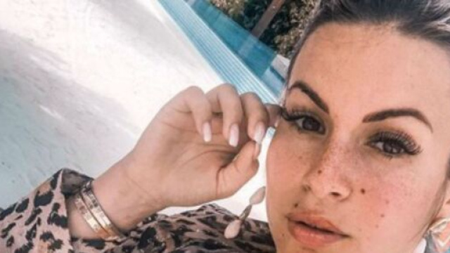 Carla Moreau n'accepte plus son corps actuel. Credit : Instagram carlamoreau_____