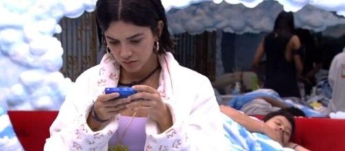 Dizendo-se exausta, Manu reclama de adiamento da final do 'BBB20'. (Reprodu&ccedil;&atilde;o/TV Globo)