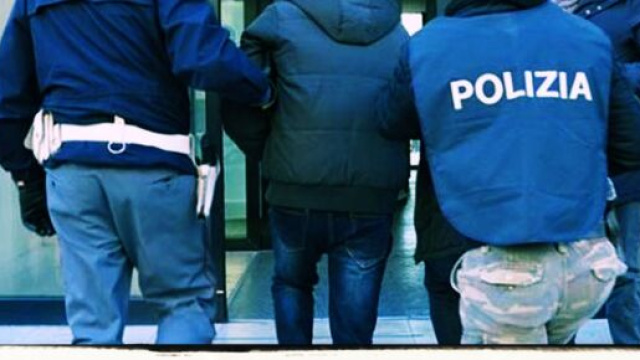 I due giovani sono stati arrestati dalla Polizia.