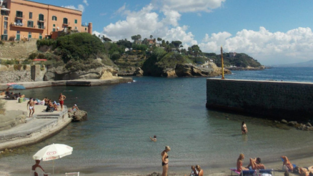 In Campania si ipotizza la chiusura delle spiagge libere.