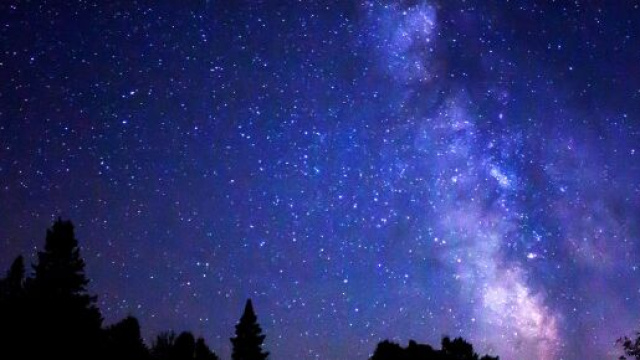 Previsioni zodiacali di venerd&igrave; 17 aprile: Scorpione riflessivo e Acquario passionale.