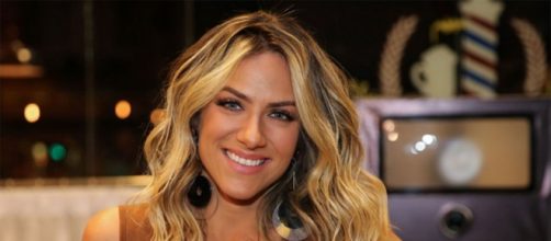 'Com dor de cabe&ccedil;a de tanto que gritei', diz Ewbank ap&oacute;s prova do l&iacute;der. ( Arquivo Blasting News )