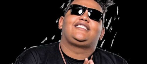 Mc Dumel, aos 28 anos, falece devido ao coronav&iacute;rus. (Arquivo Blasting News)