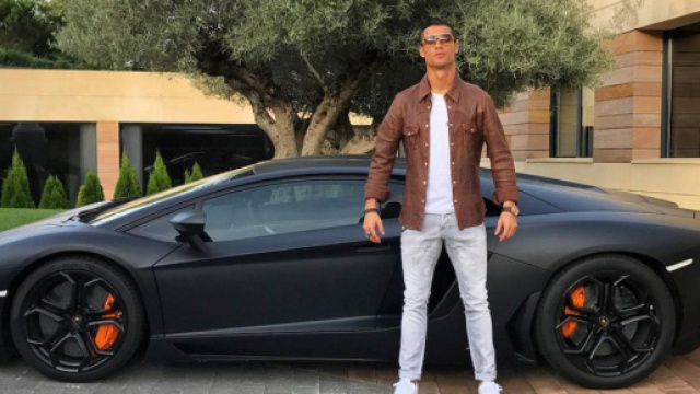 La collection de voitures de Cristiano Ronaldo &agrave; 18,5 millions d'euros. Credit : Cristiano / Instagram