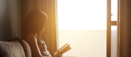 La fuente principal de vitamina D es la luz solar.