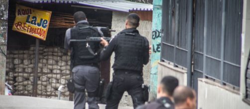 Suspeito de vender drogas &eacute; preso com granadas. (Arquivo Blasting News)